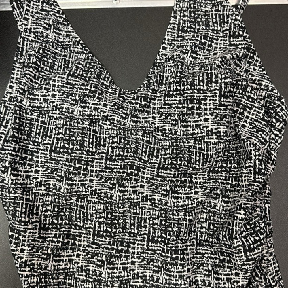 Speedo black and white patterned one piece swimsuit size 12